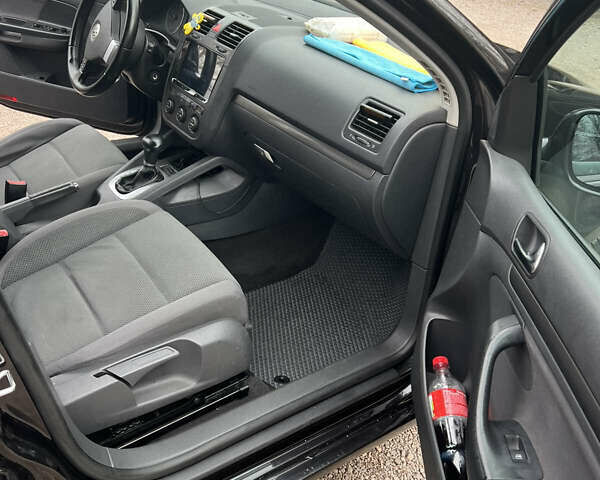 Чорний Фольксваген Гольф, об'ємом двигуна 2 л та пробігом 251 тис. км за 6700 $, фото 6 на Automoto.ua