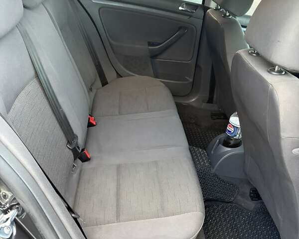 Черный Фольксваген Гольф, объемом двигателя 1.6 л и пробегом 216 тыс. км за 6100 $, фото 18 на Automoto.ua