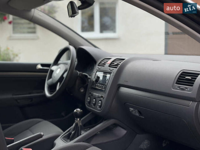 Черный Фольксваген Гольф, объемом двигателя 1.4 л и пробегом 270 тыс. км за 5049 $, фото 13 на Automoto.ua