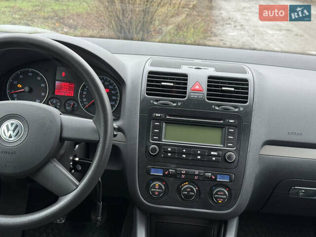 Чорний Фольксваген Гольф, об'ємом двигуна 1.4 л та пробігом 256 тис. км за 5800 $, фото 12 на Automoto.ua