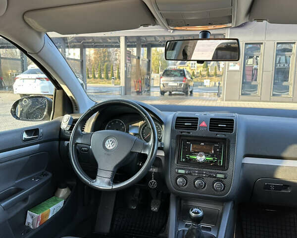 Черный Фольксваген Гольф, объемом двигателя 1.6 л и пробегом 192 тыс. км за 6000 $, фото 19 на Automoto.ua