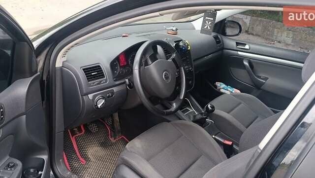 Чорний Фольксваген Гольф, об'ємом двигуна 2 л та пробігом 273 тис. км за 5400 $, фото 6 на Automoto.ua