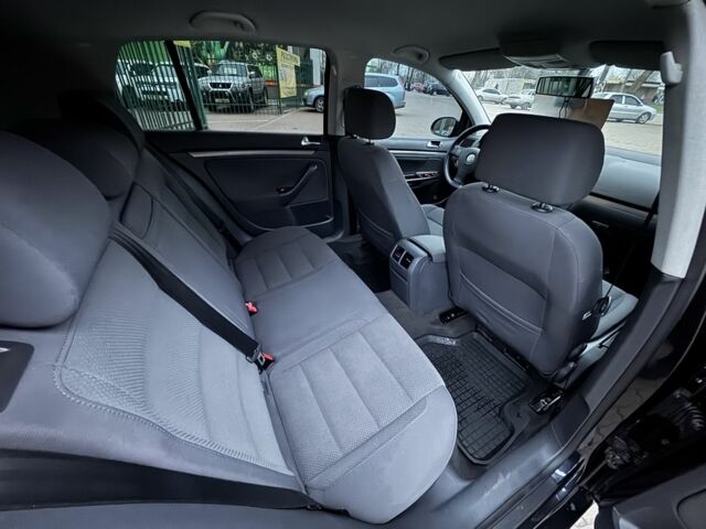 Черный Фольксваген Гольф, объемом двигателя 1.4 л и пробегом 264 тыс. км за 5500 $, фото 12 на Automoto.ua