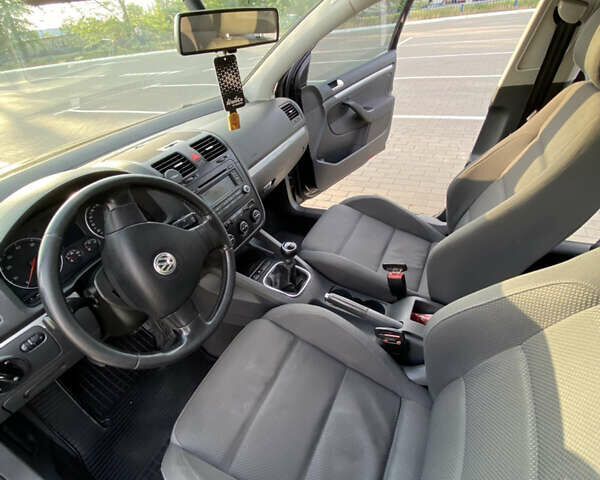 Черный Фольксваген Гольф, объемом двигателя 1.6 л и пробегом 300 тыс. км за 6200 $, фото 13 на Automoto.ua