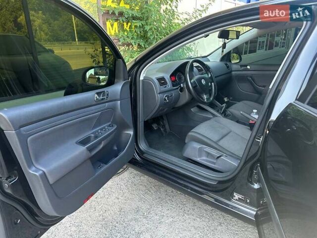 Фольксваген Гольф 2005 у Покров (Орджонікідзе) на Automoto.ua Чорний Фольксваген Гольф, об'ємом двигуна 1.6 л та пробігом 290 тис. км за 6000 $, фото 12 на Automoto.ua