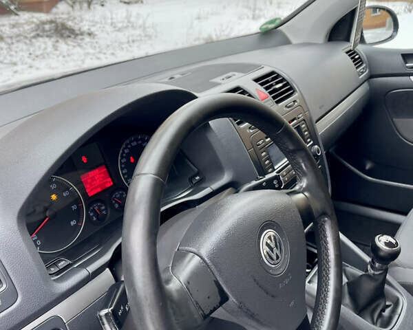 Черный Фольксваген Гольф, объемом двигателя 1.6 л и пробегом 183 тыс. км за 5199 $, фото 26 на Automoto.ua