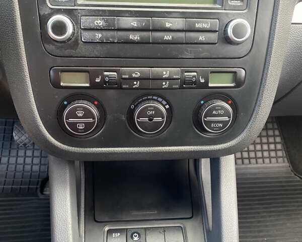 Черный Фольксваген Гольф, объемом двигателя 1.6 л и пробегом 300 тыс. км за 6200 $, фото 17 на Automoto.ua