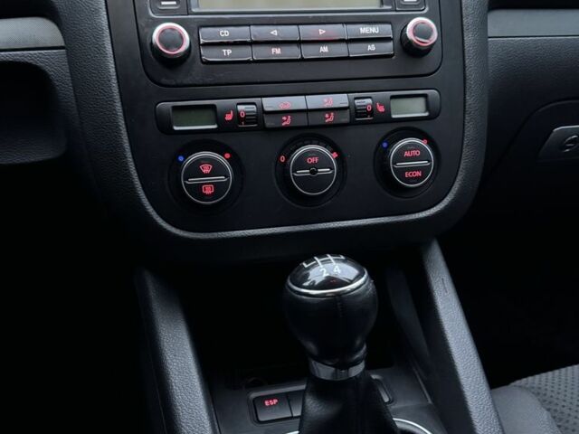 Черный Фольксваген Гольф, объемом двигателя 1.4 л и пробегом 264 тыс. км за 5500 $, фото 16 на Automoto.ua