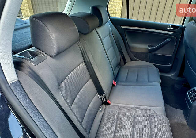 Черный Фольксваген Гольф, объемом двигателя 1.6 л и пробегом 215 тыс. км за 6500 $, фото 13 на Automoto.ua