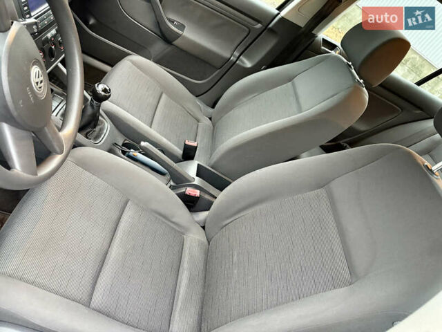 Черный Фольксваген Гольф, объемом двигателя 1.6 л и пробегом 273 тыс. км за 4750 $, фото 9 на Automoto.ua