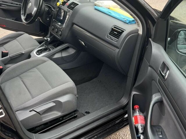 Фольксваген Гольф 2005 в Кропивницком (Кировограде) на Automoto.ua Черный Фольксваген Гольф, объемом двигателя 2 л и пробегом 190 тыс. км за 6500 $, фото 3 на Automoto.ua