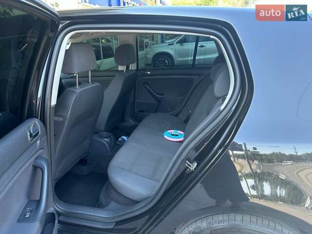 Фольксваген Гольф 2005 у Покров (Орджонікідзе) на Automoto.ua Чорний Фольксваген Гольф, об'ємом двигуна 1.6 л та пробігом 290 тис. км за 6000 $, фото 10 на Automoto.ua