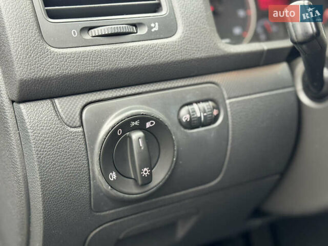 Черный Фольксваген Гольф, объемом двигателя 1.4 л и пробегом 197 тыс. км за 5500 $, фото 33 на Automoto.ua