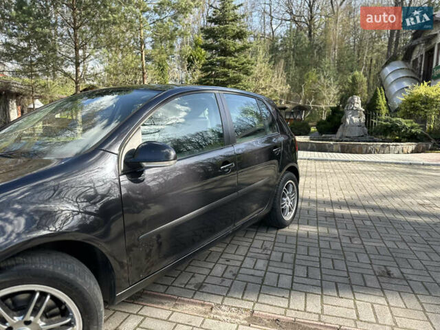 Черный Фольксваген Гольф, объемом двигателя 1.6 л и пробегом 270 тыс. км за 5950 $, фото 30 на Automoto.ua