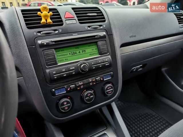 Чорний Фольксваген Гольф, об'ємом двигуна 1.39 л та пробігом 280 тис. км за 5600 $, фото 2 на Automoto.ua