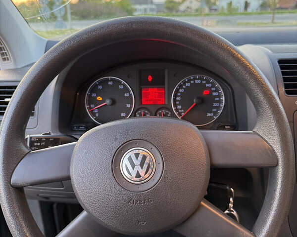 Черный Фольксваген Гольф, объемом двигателя 1.6 л и пробегом 231 тыс. км за 5999 $, фото 16 на Automoto.ua