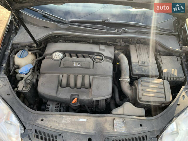 Черный Фольксваген Гольф, объемом двигателя 1.6 л и пробегом 297 тыс. км за 4900 $, фото 8 на Automoto.ua