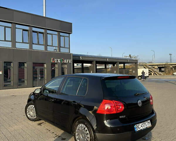 Черный Фольксваген Гольф, объемом двигателя 1.6 л и пробегом 192 тыс. км за 6000 $, фото 1 на Automoto.ua