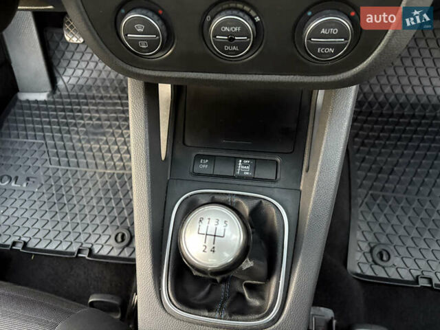 Черный Фольксваген Гольф, объемом двигателя 1.6 л и пробегом 240 тыс. км за 6150 $, фото 27 на Automoto.ua