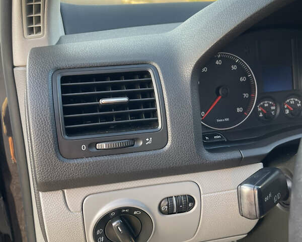 Черный Фольксваген Гольф, объемом двигателя 1.6 л и пробегом 138 тыс. км за 6500 $, фото 8 на Automoto.ua