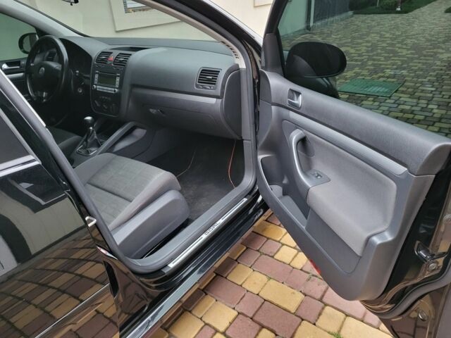 Черный Фольксваген Гольф, объемом двигателя 1 л и пробегом 201 тыс. км за 5999 $, фото 12 на Automoto.ua