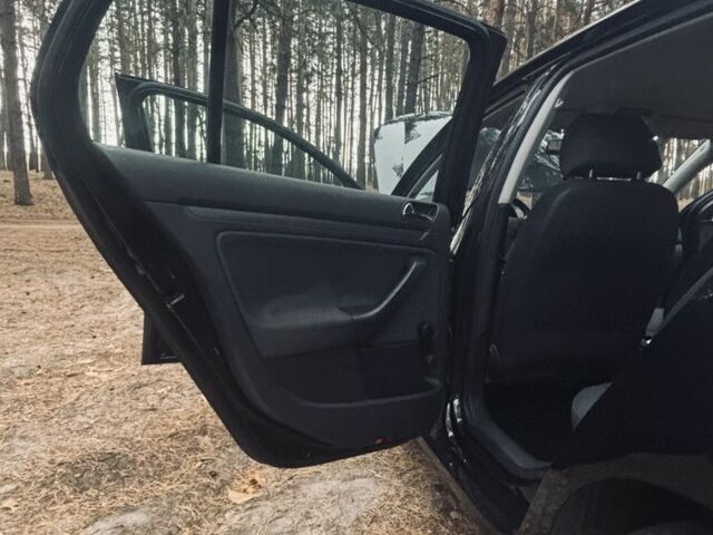 Черный Фольксваген Гольф, объемом двигателя 1.4 л и пробегом 268 тыс. км за 5600 $, фото 16 на Automoto.ua