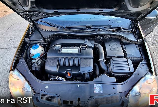 Черный Фольксваген Гольф, объемом двигателя 1.6 л и пробегом 236 тыс. км за 5800 $, фото 6 на Automoto.ua