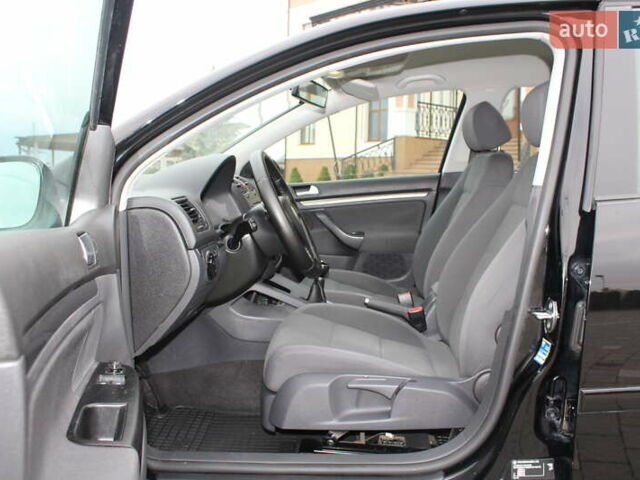 Чорний Фольксваген Гольф, об'ємом двигуна 1.6 л та пробігом 205 тис. км за 5690 $, фото 31 на Automoto.ua