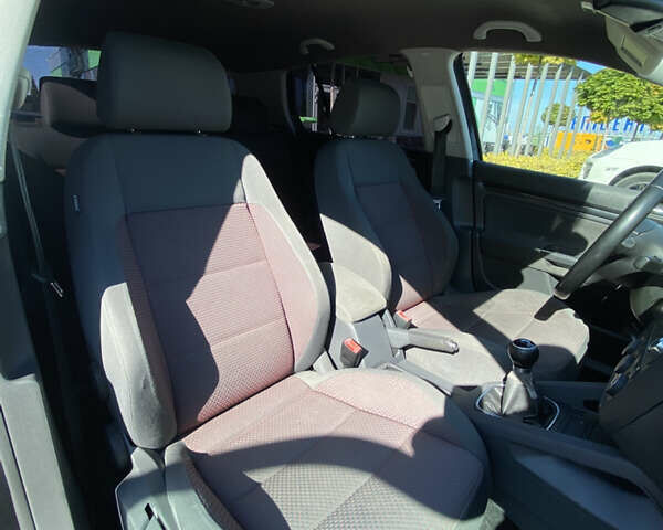 Чорний Фольксваген Гольф, об'ємом двигуна 1.39 л та пробігом 280 тис. км за 5999 $, фото 6 на Automoto.ua