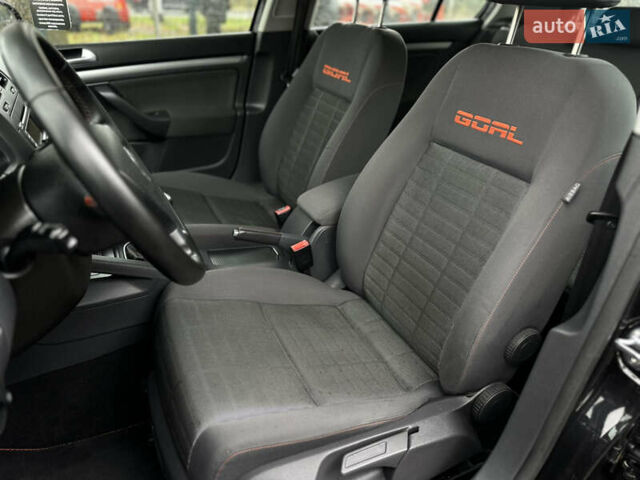 Черный Фольксваген Гольф, объемом двигателя 1.6 л и пробегом 221 тыс. км за 6600 $, фото 26 на Automoto.ua