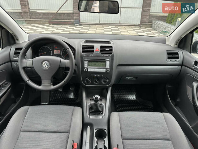 Черный Фольксваген Гольф, объемом двигателя 1.4 л и пробегом 187 тыс. км за 6500 $, фото 65 на Automoto.ua