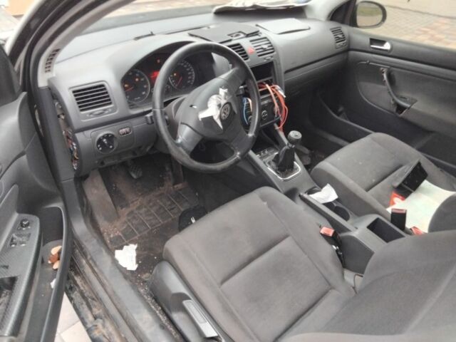 Черный Фольксваген Гольф, объемом двигателя 1.4 л и пробегом 230 тыс. км за 1250 $, фото 7 на Automoto.ua