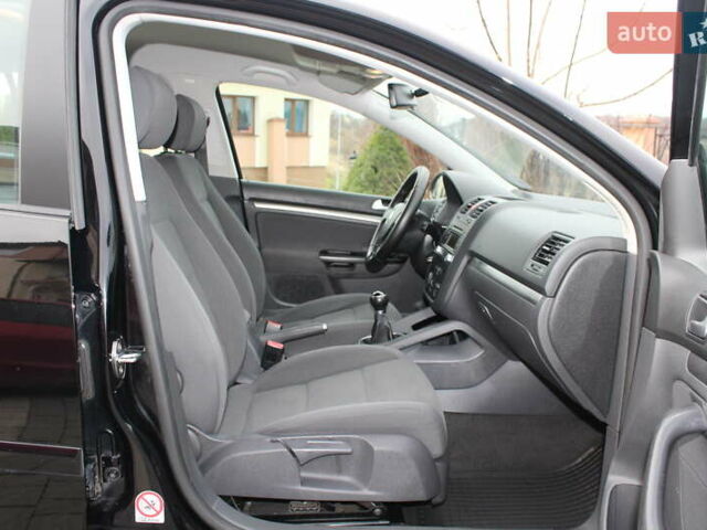 Чорний Фольксваген Гольф, об'ємом двигуна 1.6 л та пробігом 205 тис. км за 5690 $, фото 74 на Automoto.ua