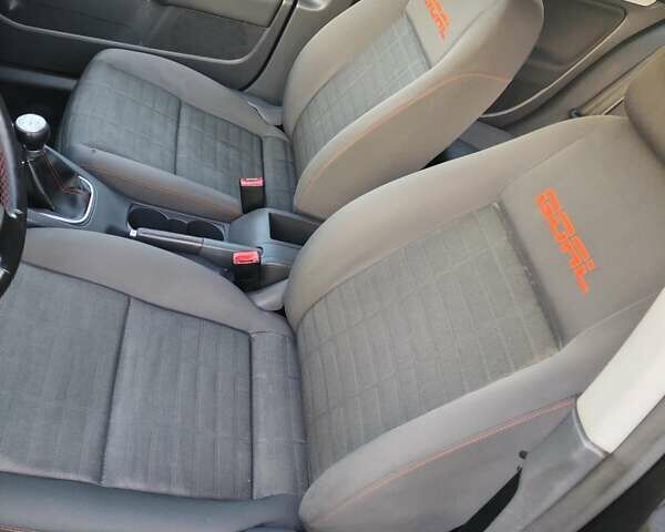 Черный Фольксваген Гольф, объемом двигателя 1.6 л и пробегом 250 тыс. км за 7500 $, фото 15 на Automoto.ua