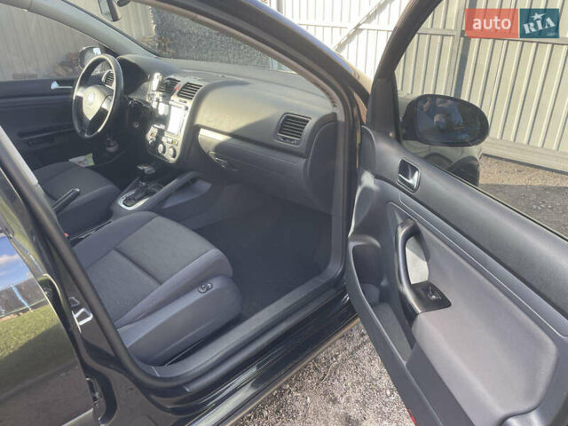 Черный Фольксваген Гольф, объемом двигателя 1.6 л и пробегом 209 тыс. км за 6300 $, фото 6 на Automoto.ua