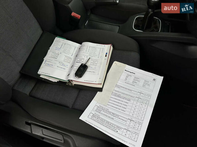 Черный Фольксваген Гольф, объемом двигателя 1.6 л и пробегом 221 тыс. км за 6600 $, фото 51 на Automoto.ua