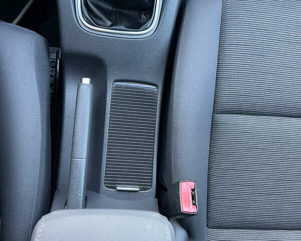 Чорний Фольксваген Гольф, об'ємом двигуна 1.6 л та пробігом 181 тис. км за 5899 $, фото 24 на Automoto.ua