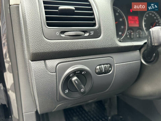 Черный Фольксваген Гольф, объемом двигателя 1.4 л и пробегом 187 тыс. км за 6500 $, фото 62 на Automoto.ua