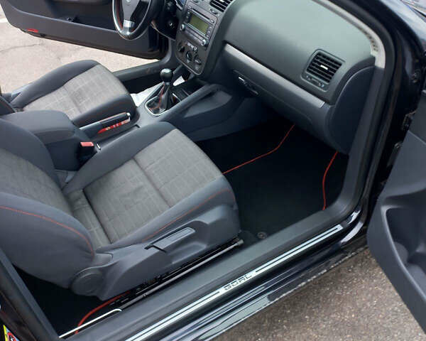 Чорний Фольксваген Гольф, об'ємом двигуна 1.6 л та пробігом 207 тис. км за 5400 $, фото 6 на Automoto.ua