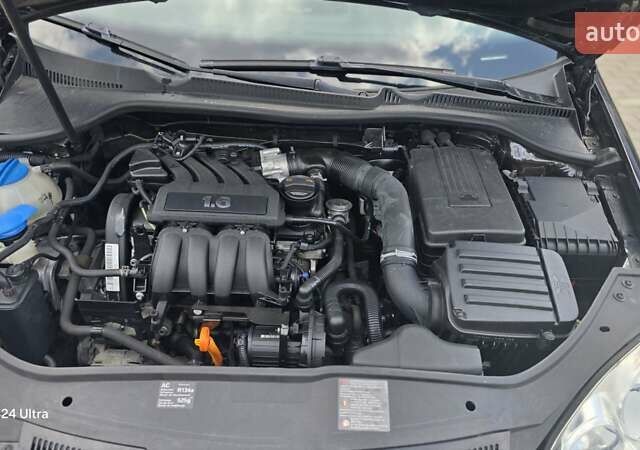 Черный Фольксваген Гольф, объемом двигателя 1.6 л и пробегом 205 тыс. км за 6250 $, фото 6 на Automoto.ua