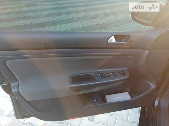 Чорний Фольксваген Гольф, об'ємом двигуна 1.4 л та пробігом 294 тис. км за 5600 $, фото 30 на Automoto.ua