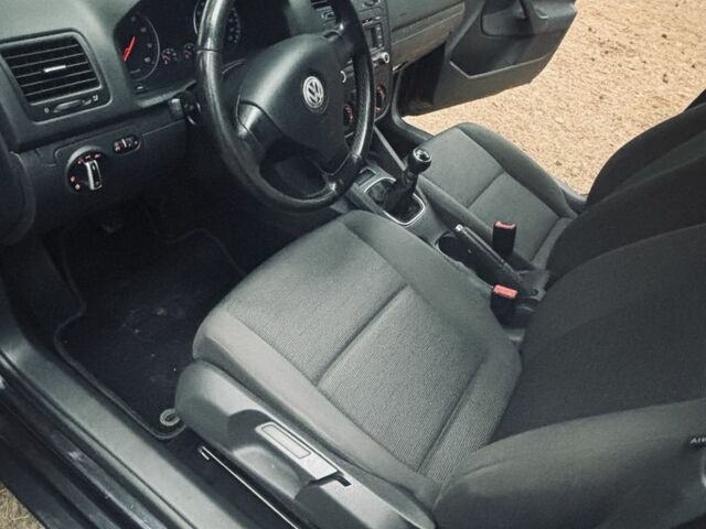 Черный Фольксваген Гольф, объемом двигателя 1.4 л и пробегом 268 тыс. км за 5600 $, фото 19 на Automoto.ua