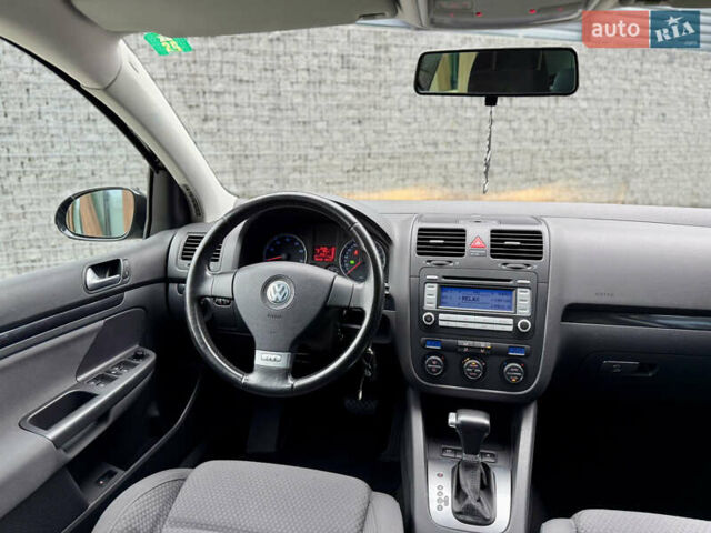 Чорний Фольксваген Гольф, об'ємом двигуна 1.4 л та пробігом 142 тис. км за 7799 $, фото 23 на Automoto.ua