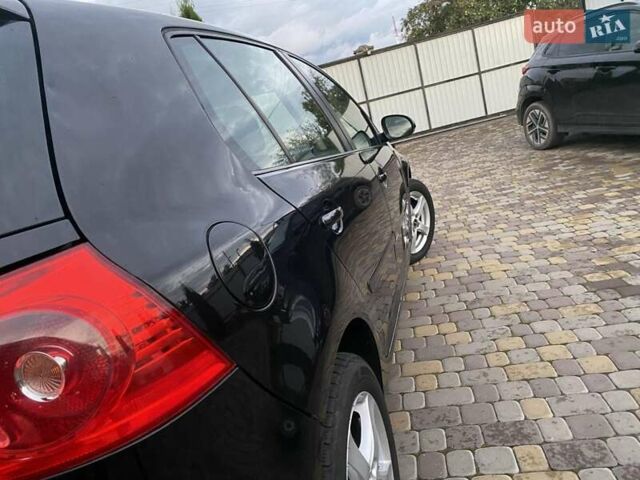 Черный Фольксваген Гольф, объемом двигателя 1.6 л и пробегом 246 тыс. км за 5200 $, фото 14 на Automoto.ua