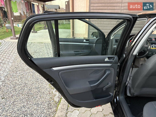 Черный Фольксваген Гольф, объемом двигателя 1.6 л и пробегом 240 тыс. км за 6150 $, фото 15 на Automoto.ua