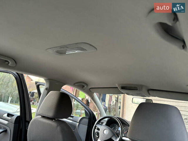 Черный Фольксваген Гольф, объемом двигателя 1.6 л и пробегом 240 тыс. км за 6150 $, фото 18 на Automoto.ua