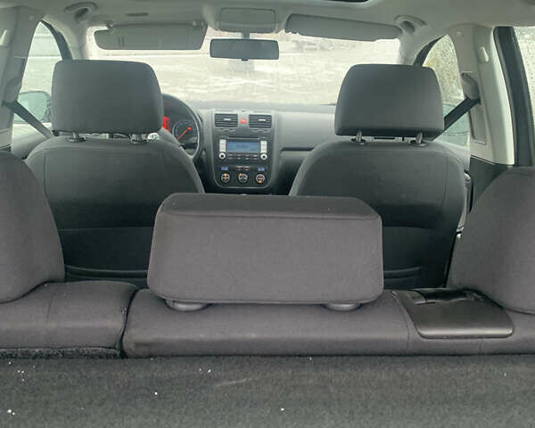 Черный Фольксваген Гольф, объемом двигателя 1.6 л и пробегом 211 тыс. км за 5900 $, фото 12 на Automoto.ua