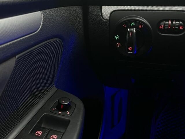 Чорний Фольксваген Гольф, об'ємом двигуна 1.6 л та пробігом 2 тис. км за 6500 $, фото 17 на Automoto.ua