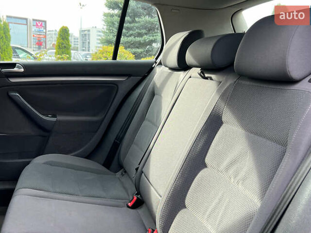 Чорний Фольксваген Гольф, об'ємом двигуна 1.6 л та пробігом 256 тис. км за 5999 $, фото 17 на Automoto.ua