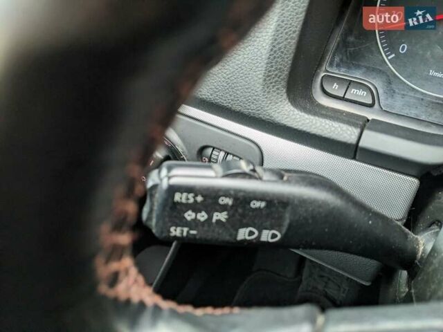 Черный Фольксваген Гольф, объемом двигателя 1.4 л и пробегом 202 тыс. км за 4999 $, фото 41 на Automoto.ua